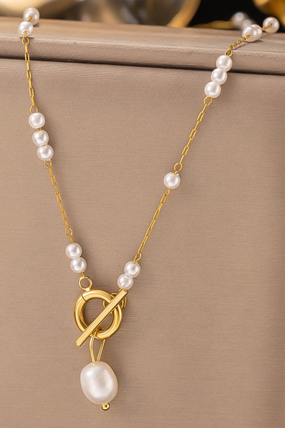 Pearl Beaded Chain Necklace.
